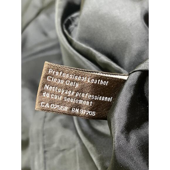 Vintage Danier Italian Soft Leather zip up vest, size medium, made in Canada - Picture 9 of 13